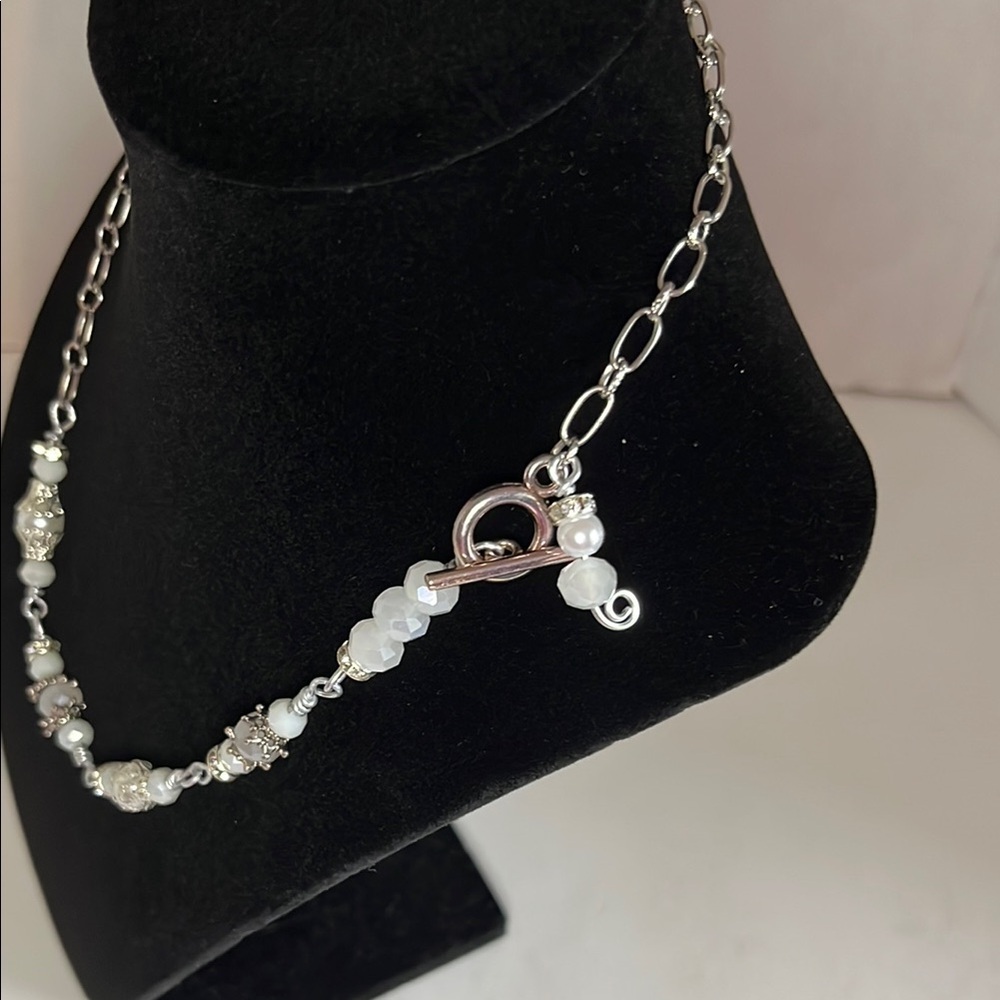 Handmade Elegant Silver copper and White Necklace - Picture 6 of 7